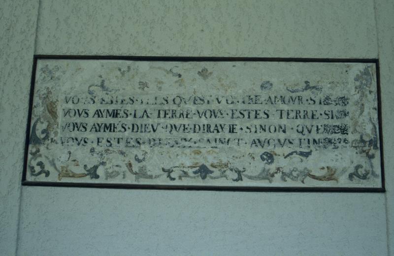 Couvent des Visitandines, inscription peinte dans le cloître.