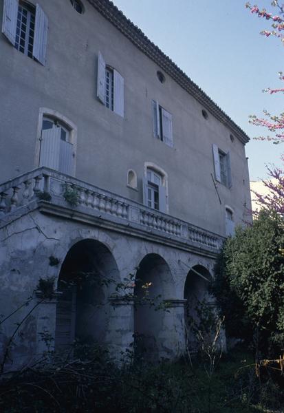 Façade sur jardin.