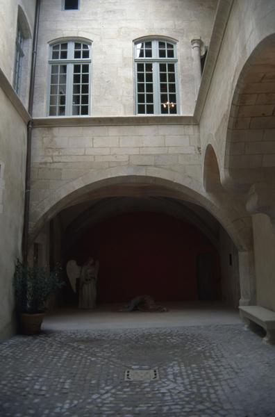 Cour intérieure.