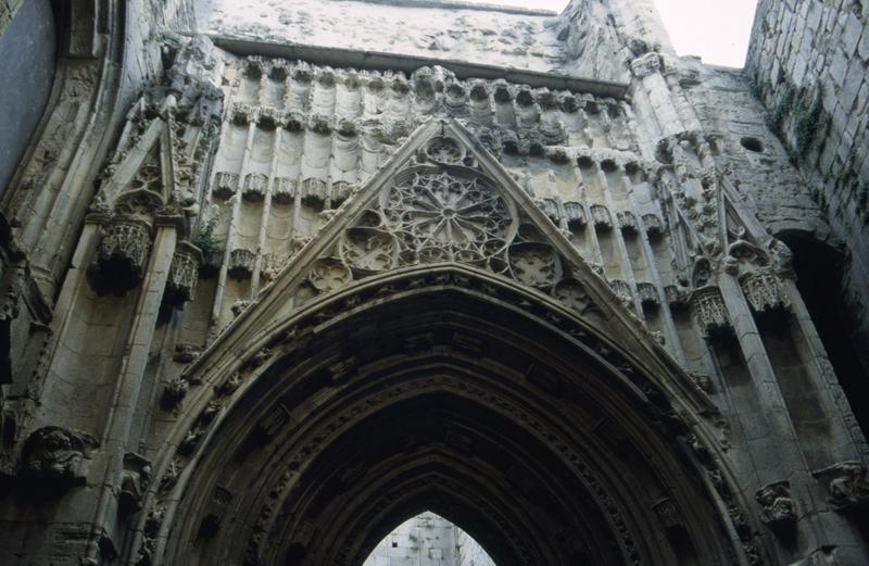 Portail de l'ancienne chapelle.