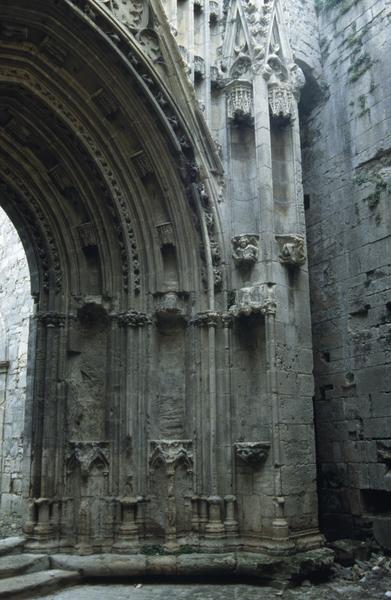 Portail de l'ancienne chapelle, détail.