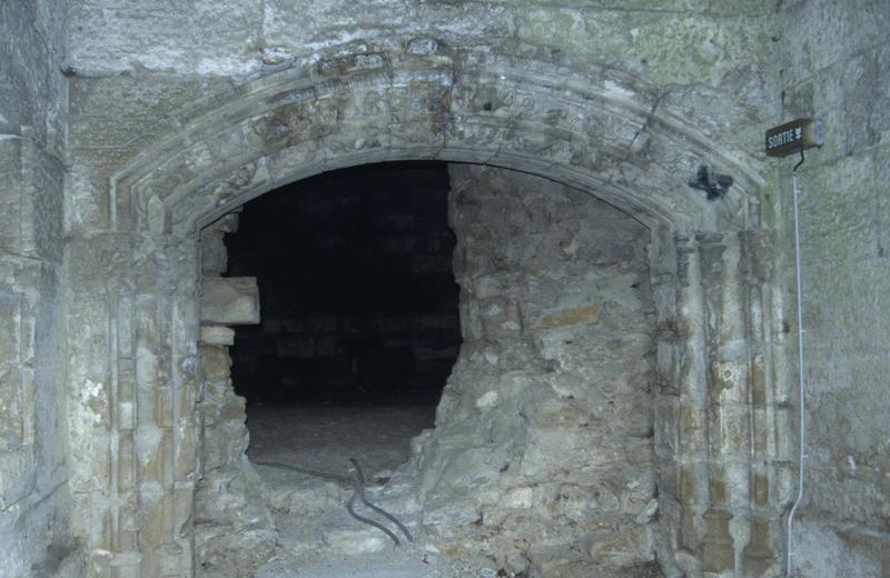 Porte vers les chapelles latérales du choeur.