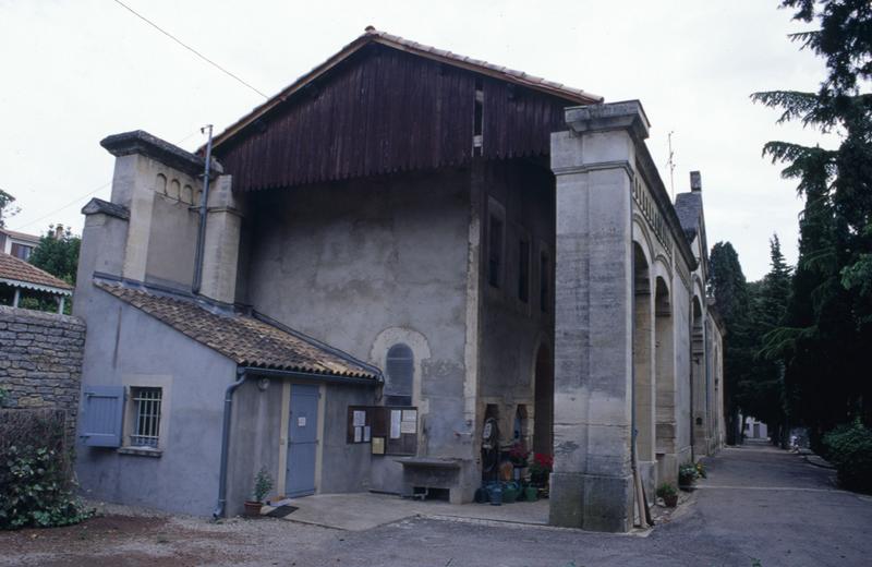 Entrée, vue du dépositoire côté intérieur.