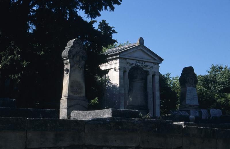 Tombe signée A Palatan arch. Torres et Munné sculp.