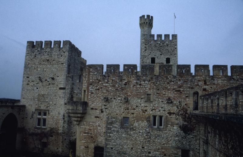 Cour d'honneur, façade.