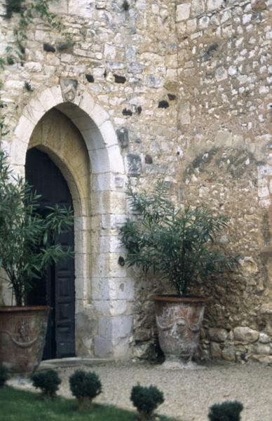 Cour d'honneur, porte d'entrée vers la cour intérieure, XVIIe s.