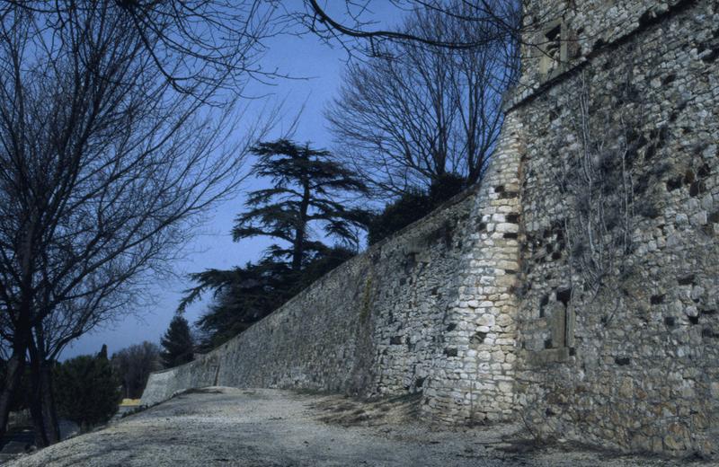 Parc, mur de soutènement ouest.