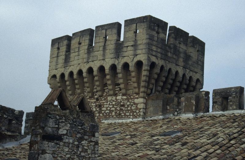 Tour fortifiée.