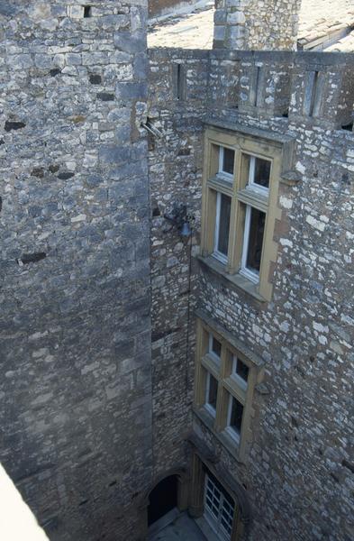 Cour intérieure, travée de l'entrée.