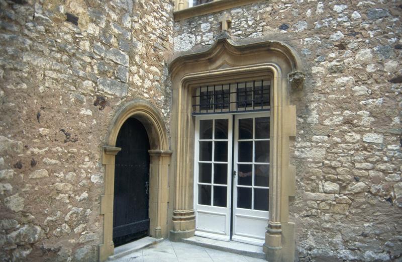 Cour intérieure, entrée.