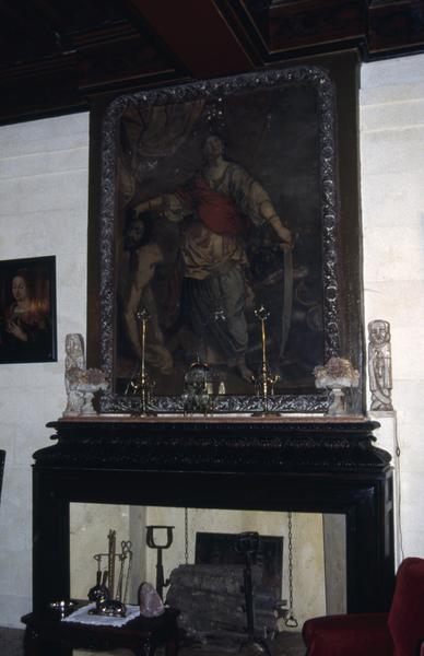 1er étage, salle sud-ouest, cheminée.