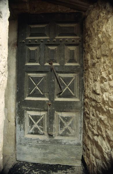 Porte d'accès au chemin de ronde.