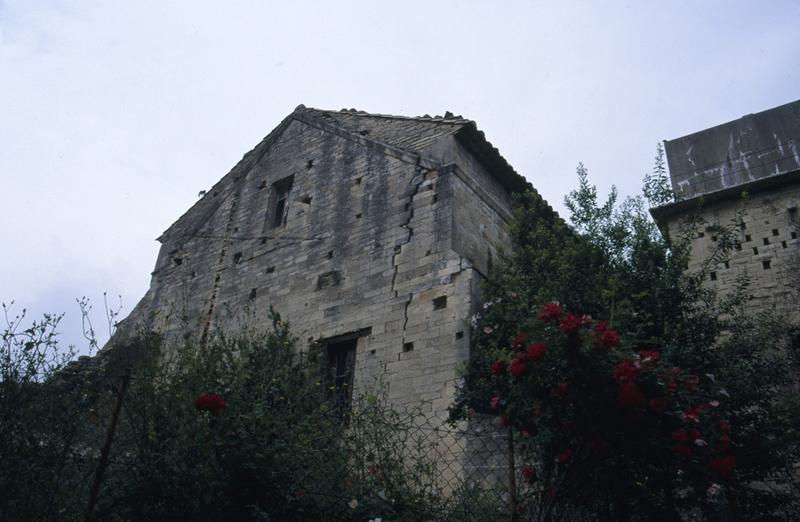 Ancienne église et tour côté est.