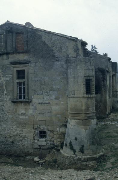 Façade est, tour nord-est.