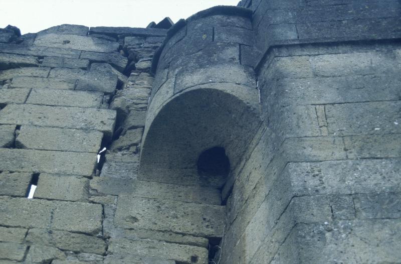 Façade nord, latrines.