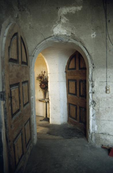 Grande salle, 1er étage, vue vers le palier de l'escalier.