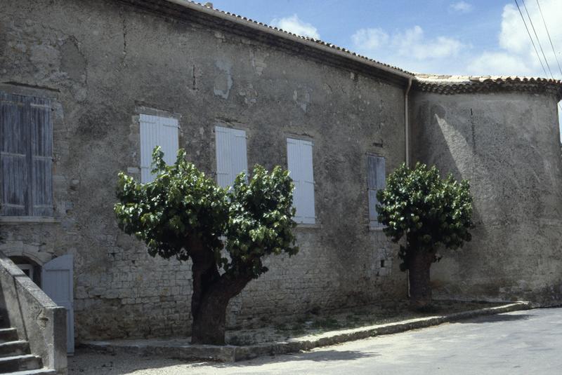 Tour nord-est, côté est.