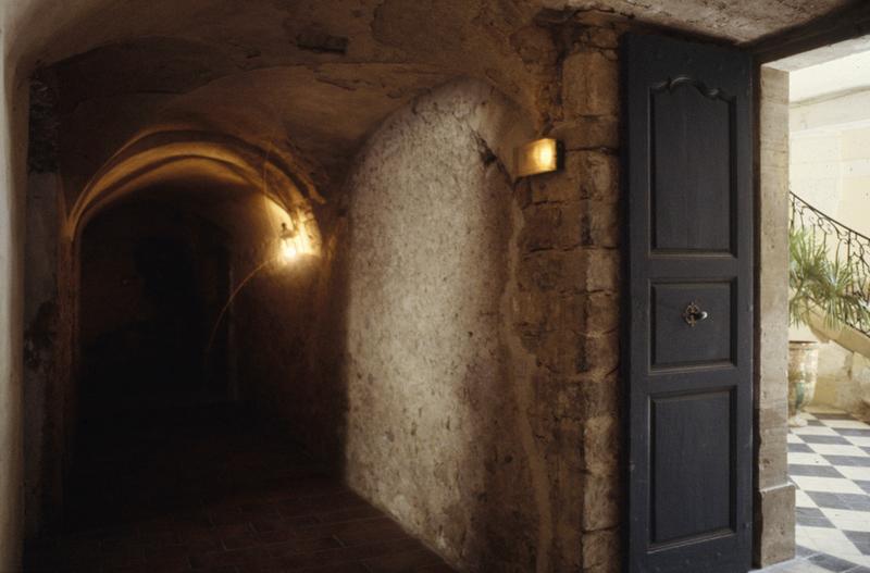 Galerie voûtée située à l'arrière de la cage d'escalier.