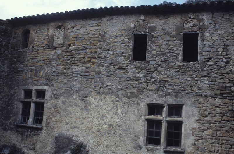 Cour intérieure, mur nord.