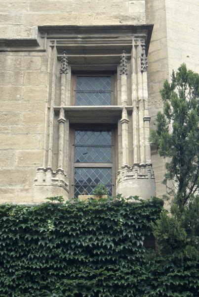 Façade, fenêtre à croisées.