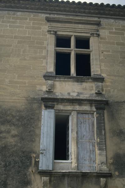 Façade, détail des croisées.