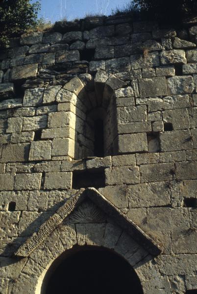 Façade sud, travée d'entrée.