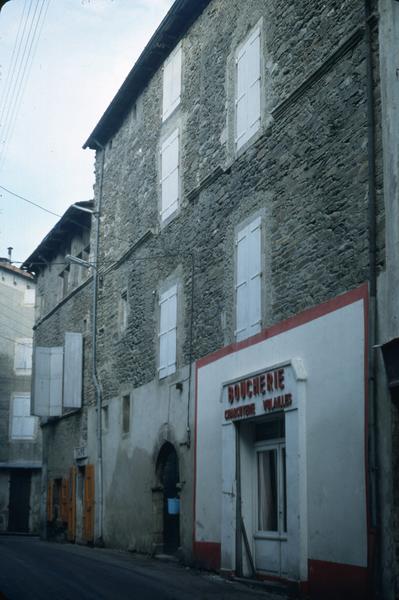 Façade sur rue.