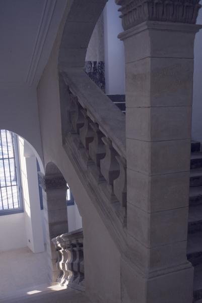 Intérieur, escalier.