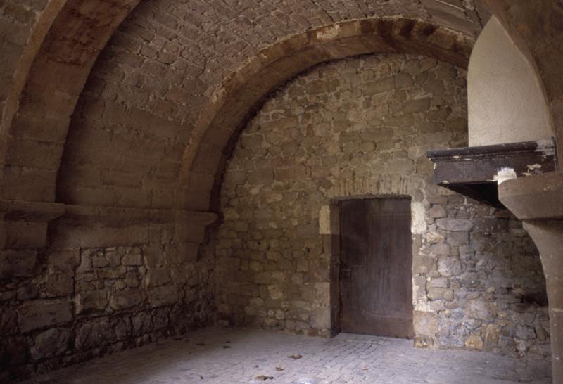 Château vieux, ancienne cuisine communiquant avec la grande salle dite des Etats.