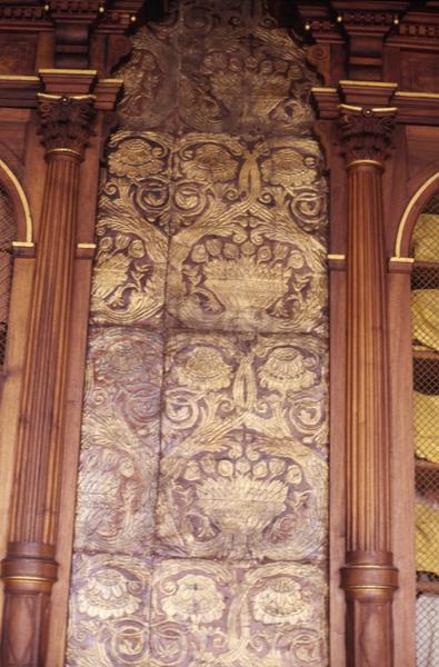 Château vieux, grande salle dite des Etats, décor de cuir doré.