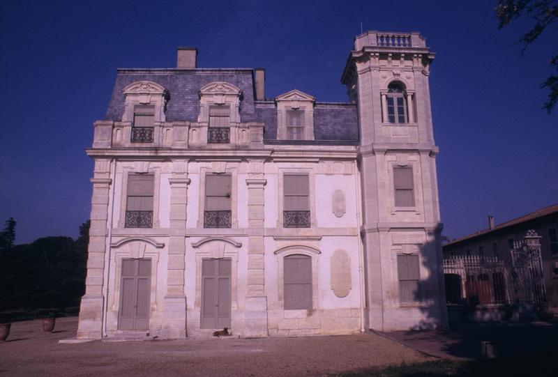 Façade est.