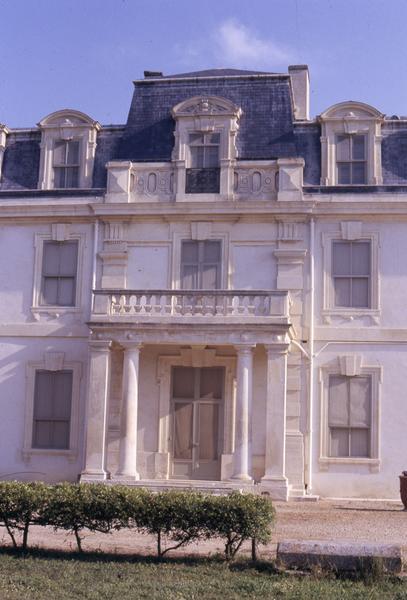 Façade sur parc, travée centrale.