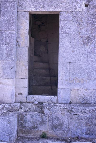 Vestiges, élévation intérieure sud de l'église.