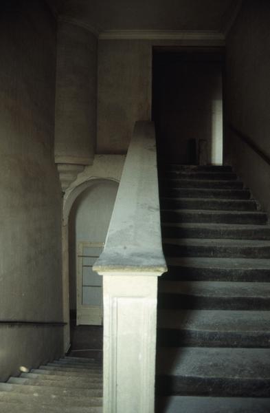 Vue intérieure, escalier, dernier niveau.