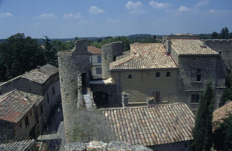 Entrée sud du fort ; tour sud-ouest ; mairie ; parcelle 147.