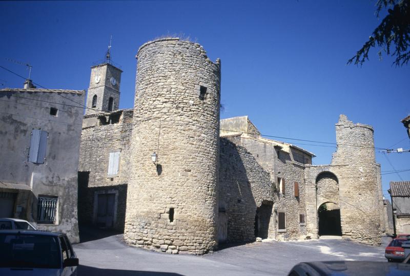 Tour sud-ouest et entrée sud.