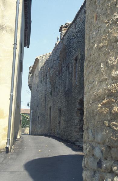 Mur ouest du fort, tour sud-ouest, au fond l'échauguette nord-ouest.