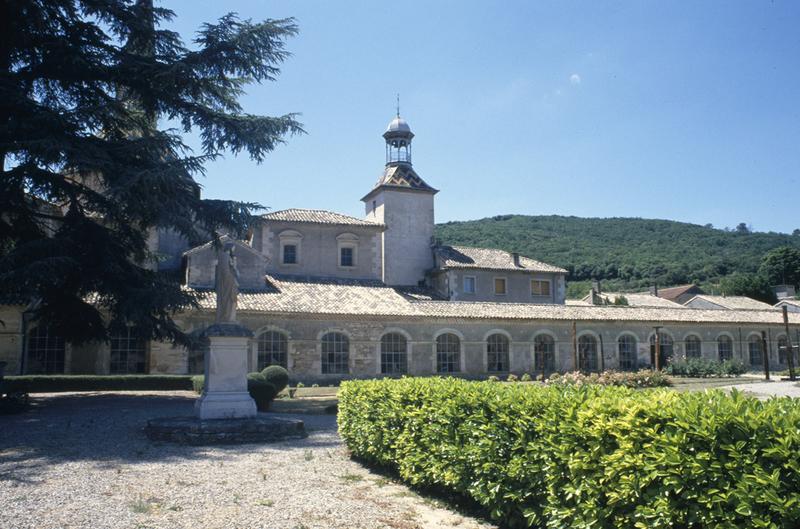 Grand cloître, aile ouest.