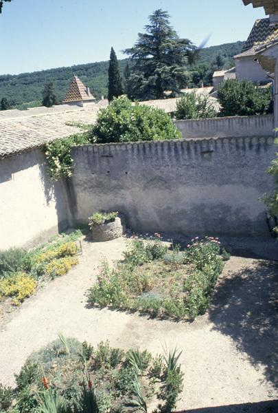 Cellules,aile ouest : jardin.