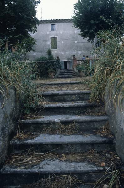 Terrasse, escalier.