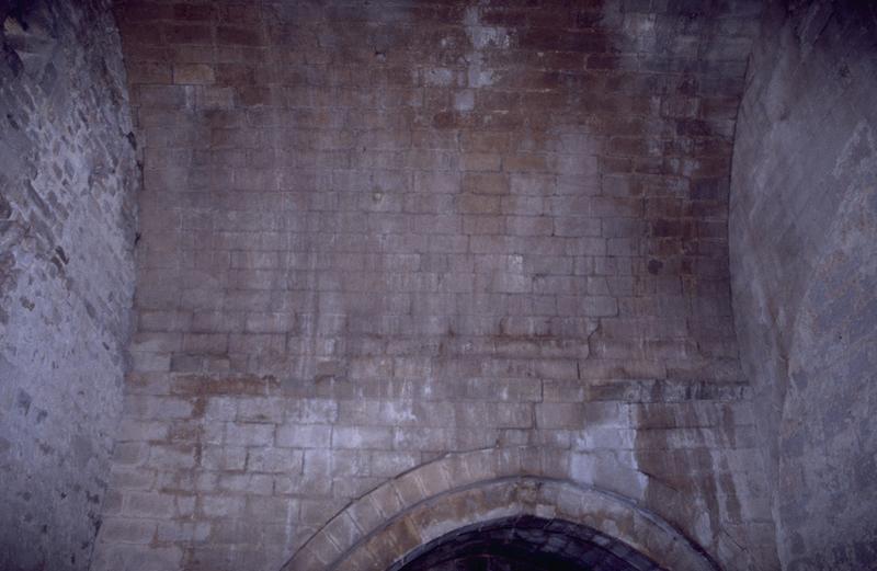 Ancienne église, vue intérieure : voûte.