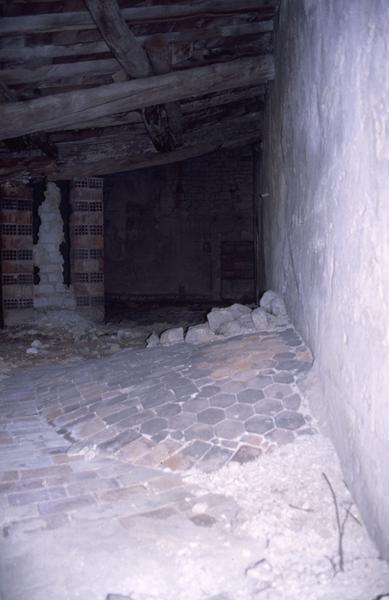 Ancienne église, vue intérieure au dessus de la voûte de l'abside.