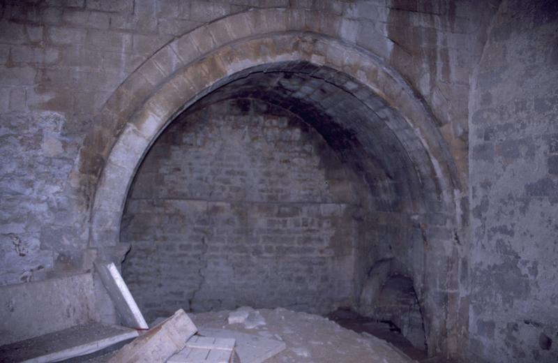 Ancienne église, vue intérieure : côté nord.