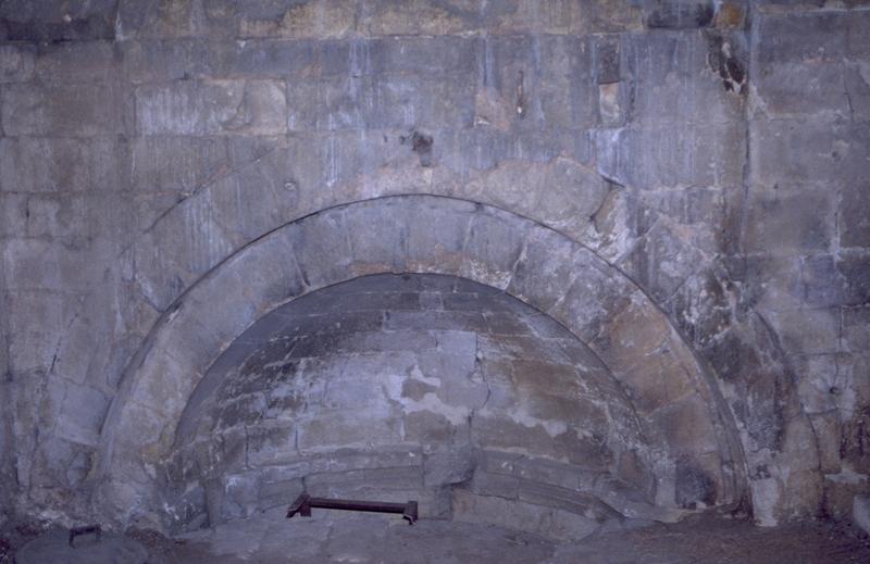 Ancienne église, vue intérieure : absidiole nord.