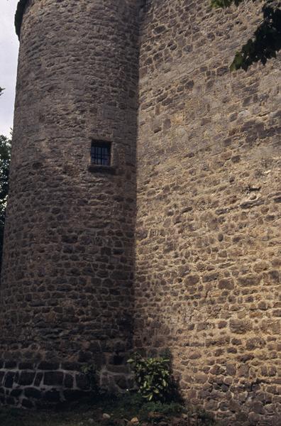 Tour sud, vue depuis l'entrée.