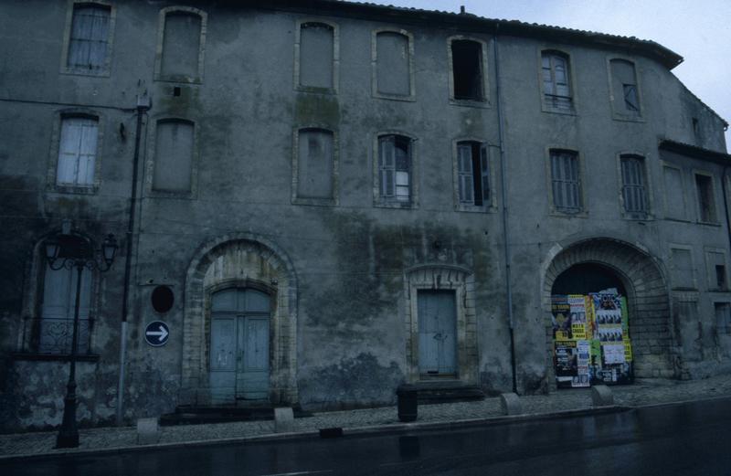 Façade côté boulevard.