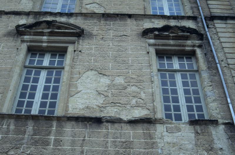 Façade sur cour, enduit.