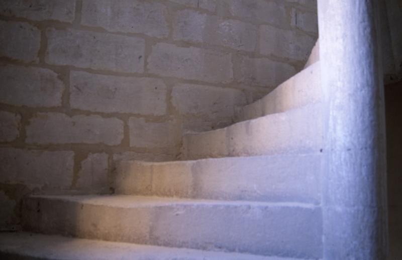 Vue intérieure, escalier.