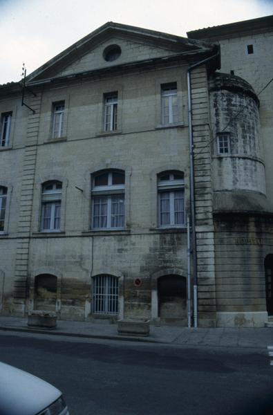 Façade sur rue.