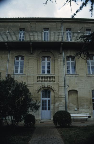 Façade sur jardin.